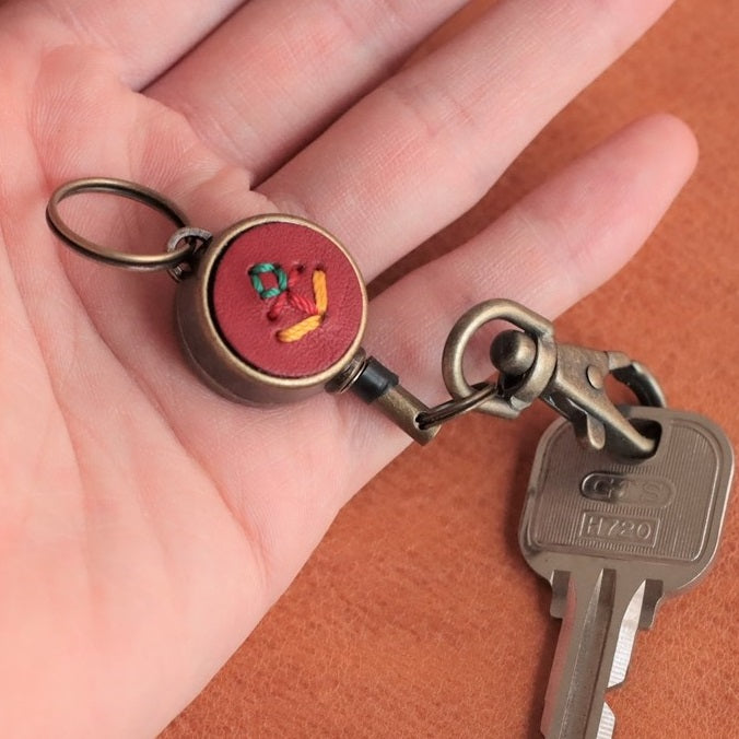 本革×リール金具 ｜ 便利な40cm伸縮 ac-42 – Japlish（ジャプリッシュ