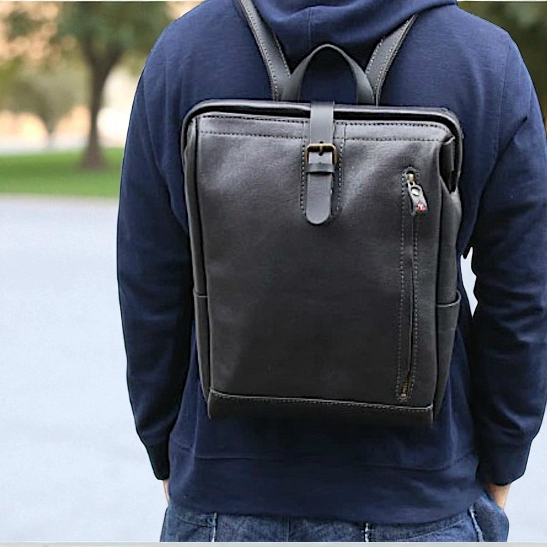 TAILFEATHER レザー ショルダーバッグ オーストラリア製 極厚レザー TAILFEATHER レザー ショルダーバッグ オーストラリア製 極厚レザー