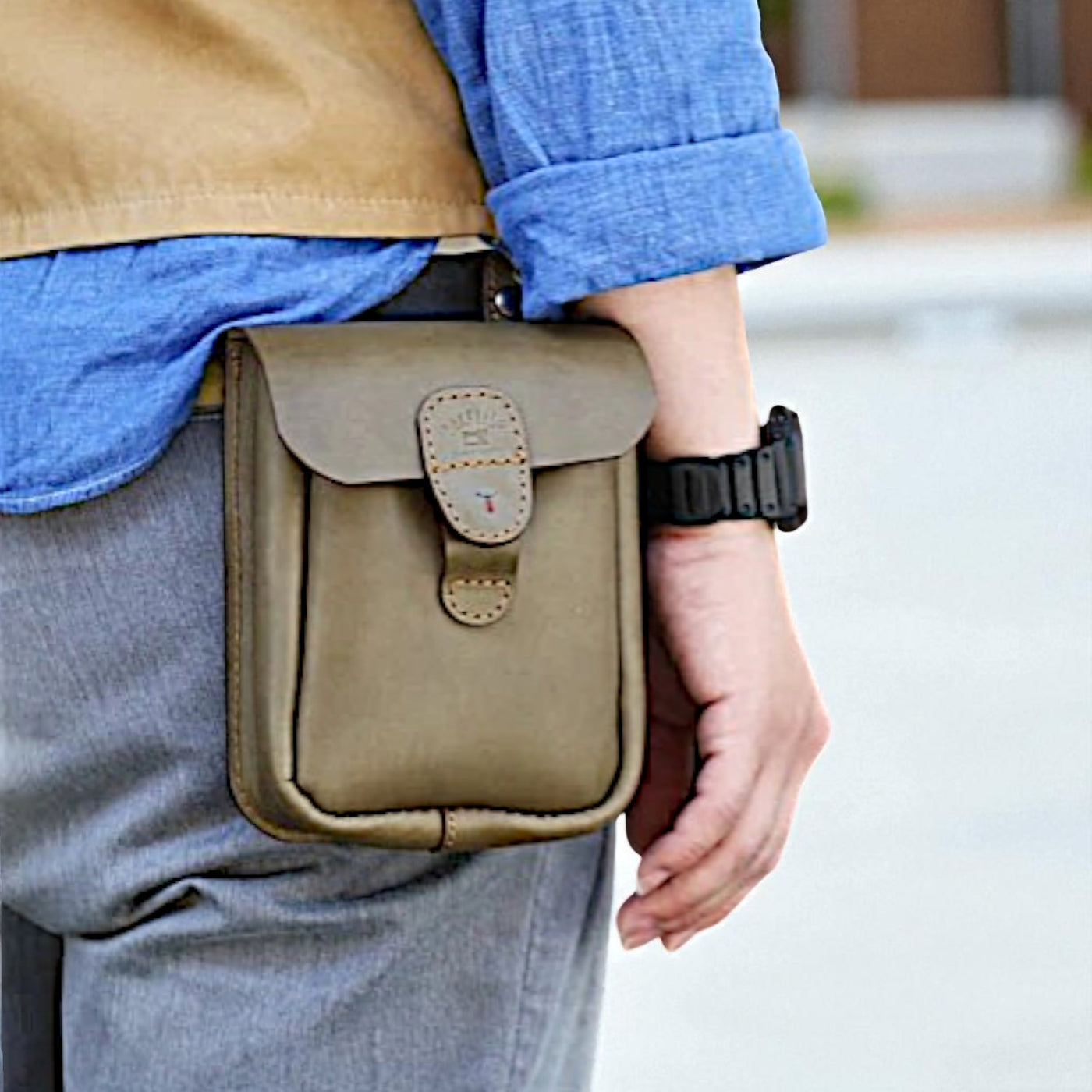 Vertical belt pouch | Smartphone storage, made of oiled leather | olb-17