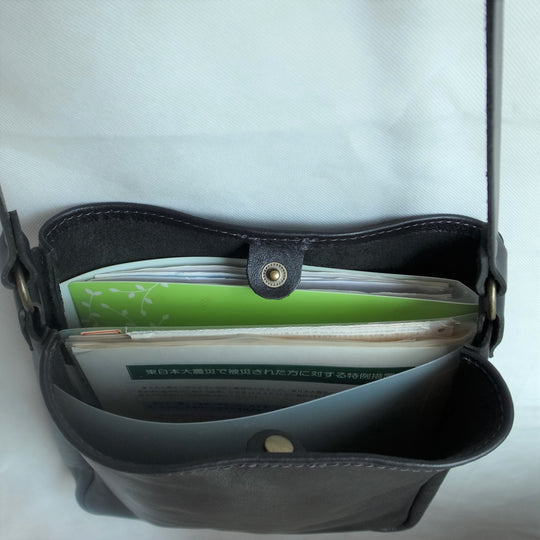 女性作家考案のショルダーバッグ ｜ A4収納革鞄｜ jb-58 – Japlish